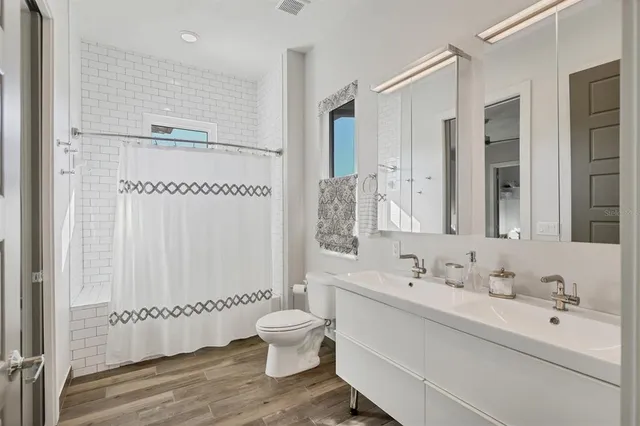 $1,320,000 | 2323 Pine Terrace, Sarasota, FL 34231