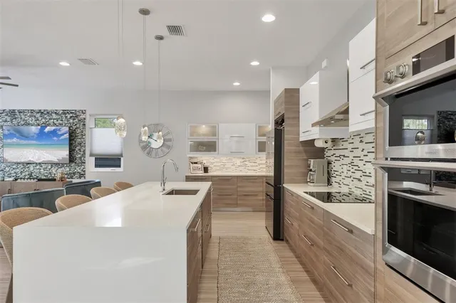 $1,320,000 | 2323 Pine Terrace, Sarasota, FL 34231