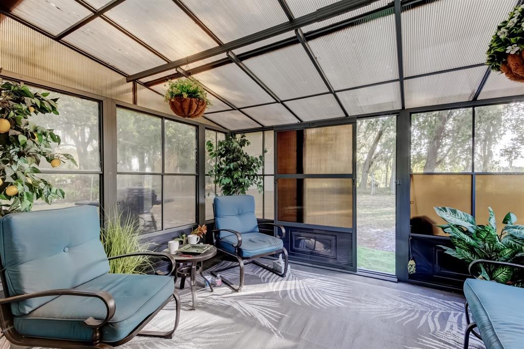 39748 Meadowood Loop Zephyrhills, FL 33542 - Photo 20 of 40 a living room with furniture and a potted plant