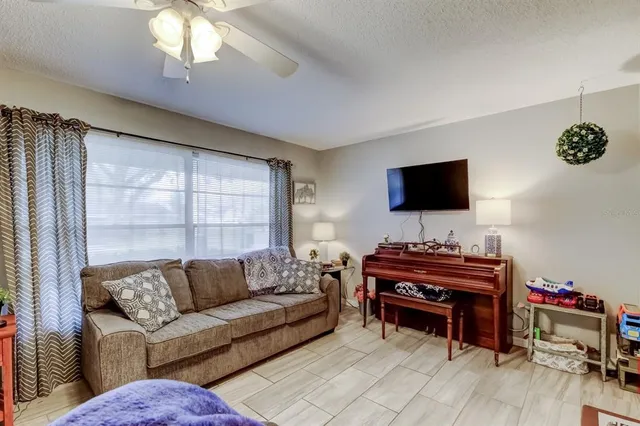 $230,000 | 39748 Meadowood Loop, Zephyrhills, FL 33542