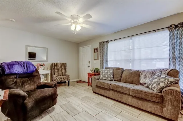 $230,000 | 39748 Meadowood Loop, Zephyrhills, FL 33542