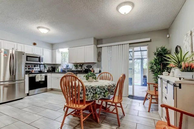 $230,000 | 39748 Meadowood Loop, Zephyrhills, FL 33542