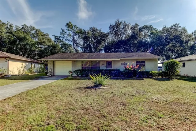 $230,000 | 39748 Meadowood Loop, Zephyrhills, FL 33542