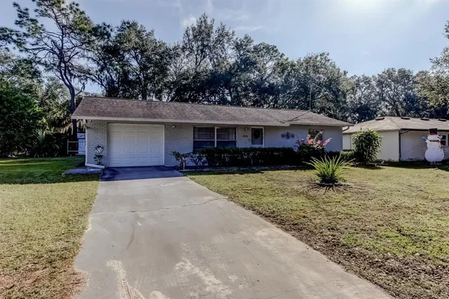 $230,000 | 39748 Meadowood Loop, Zephyrhills, FL 33542