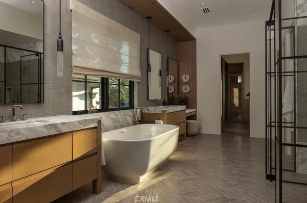 $18,250,000 | 8 Cherry Hills Lane, Newport Beach, CA 92660
