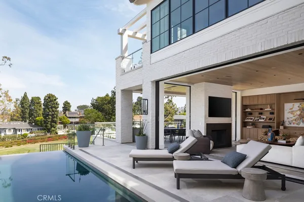 $18,250,000 | 8 Cherry Hills Lane, Newport Beach, CA 92660