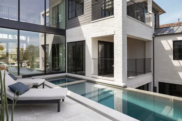 $18,250,000 | 8 Cherry Hills Lane, Newport Beach, CA 92660
