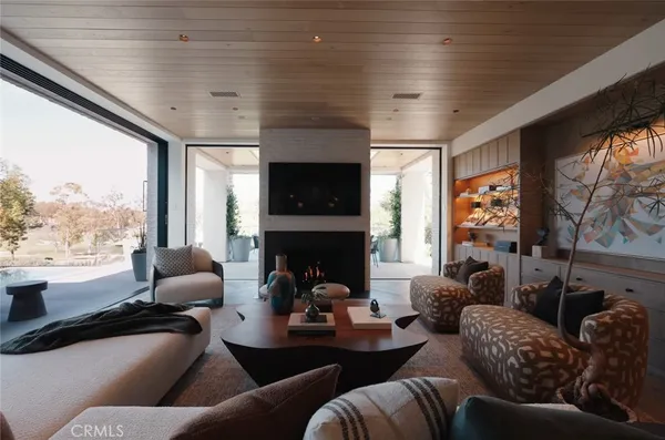 $18,250,000 | 8 Cherry Hills Lane, Newport Beach, CA 92660