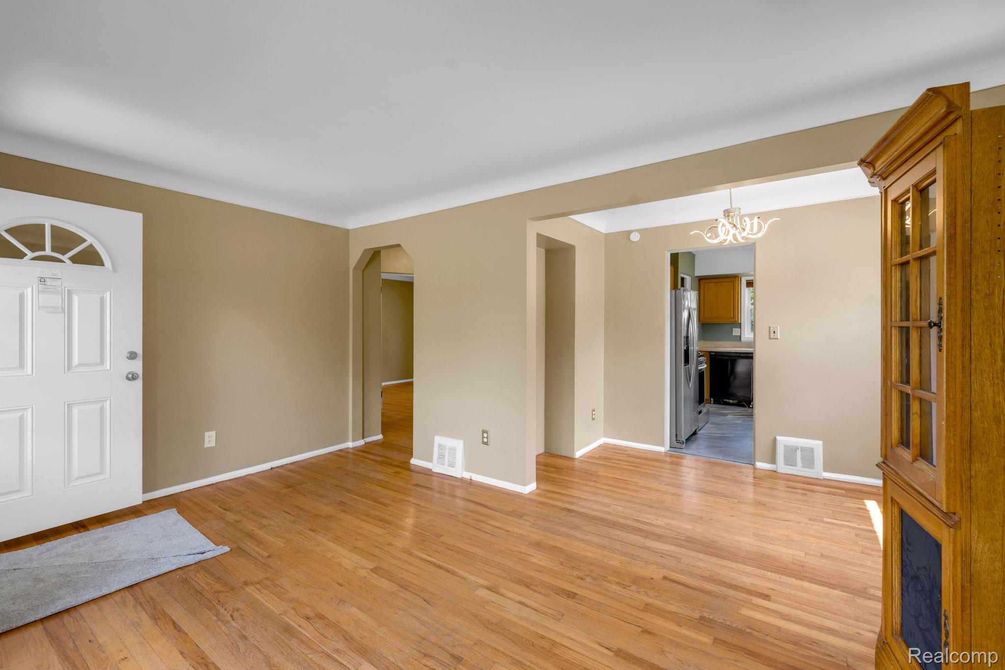 7641 Pelham Road Allen Park, MI 48101 - Photo 10 of 21 15-web-or-mls-DSC02505.jpg