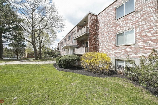 38 Jacqueline Road, Unit C Waltham, MA 02452 - Photo 2 of 6
