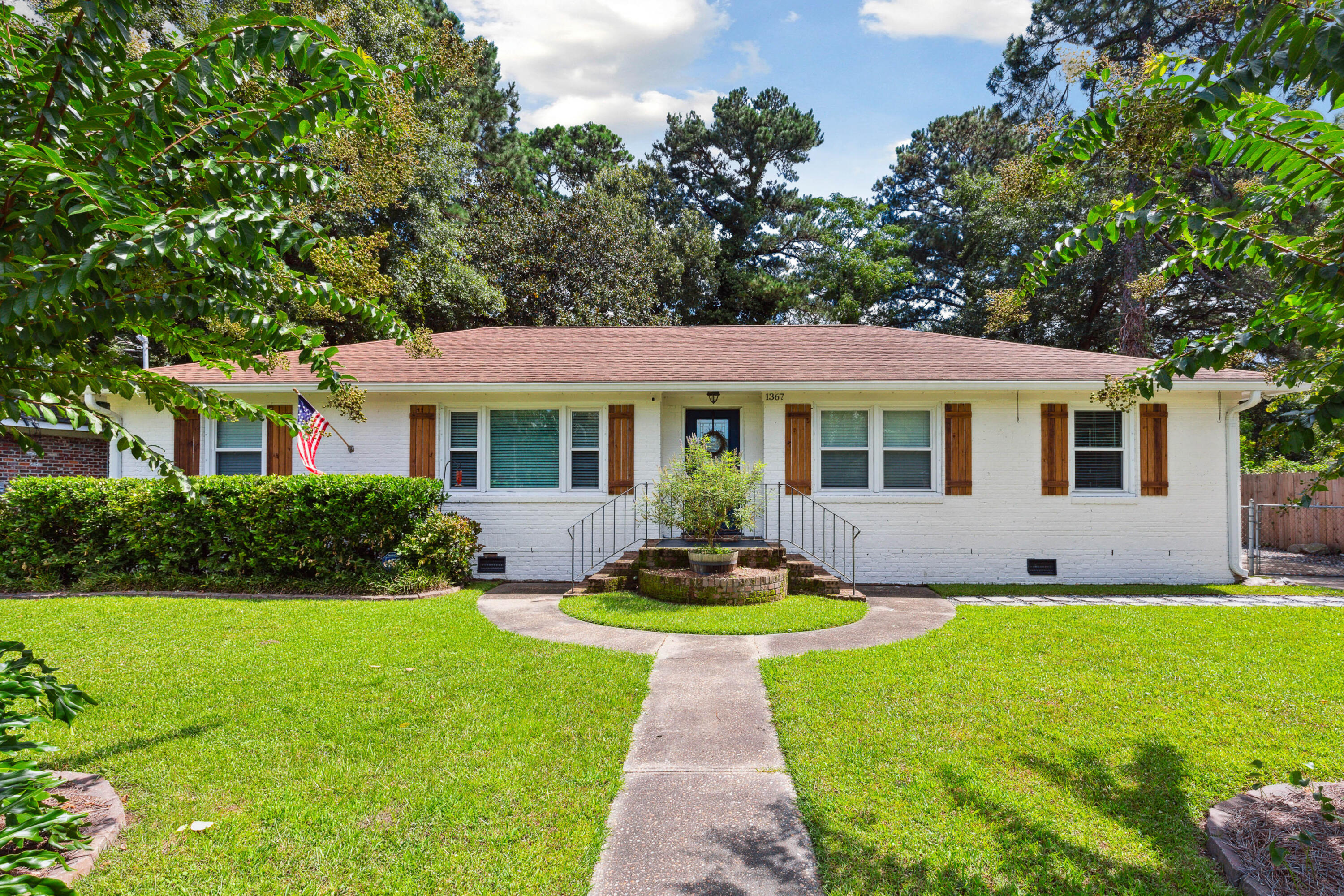 1367 Tara Road Charleston, SC 29407 - Photo 1 of 40 1367TaraRd-KeenEyeMarketing-001-2
