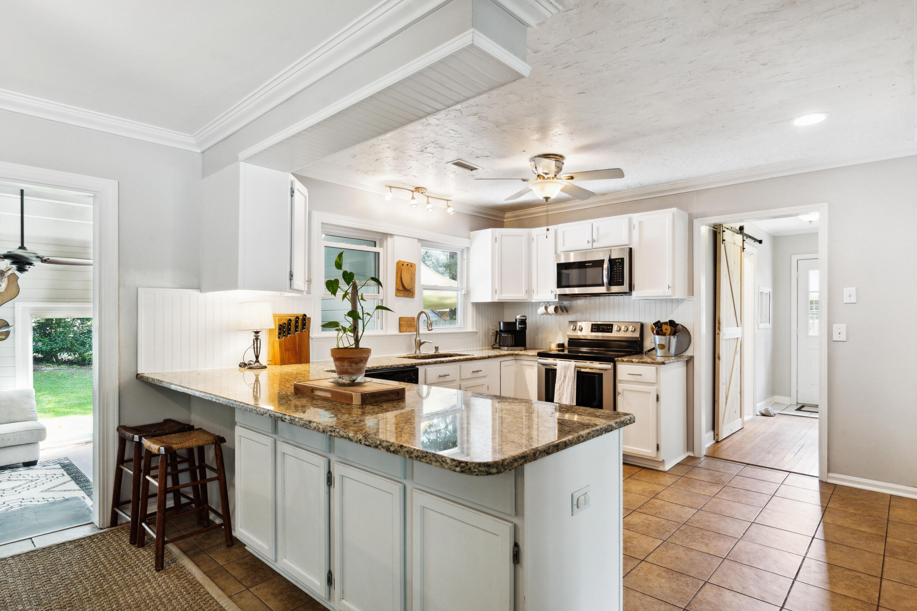 1367 Tara Road Charleston, SC 29407 - Photo 3 of 40 1367TaraRd-KeenEyeMarketing-011