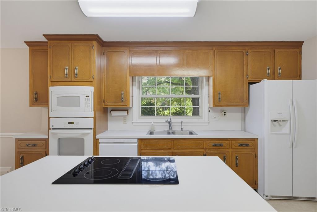 1327 Cox Avenue High Point, NC 27263 - Photo 13 of 49
