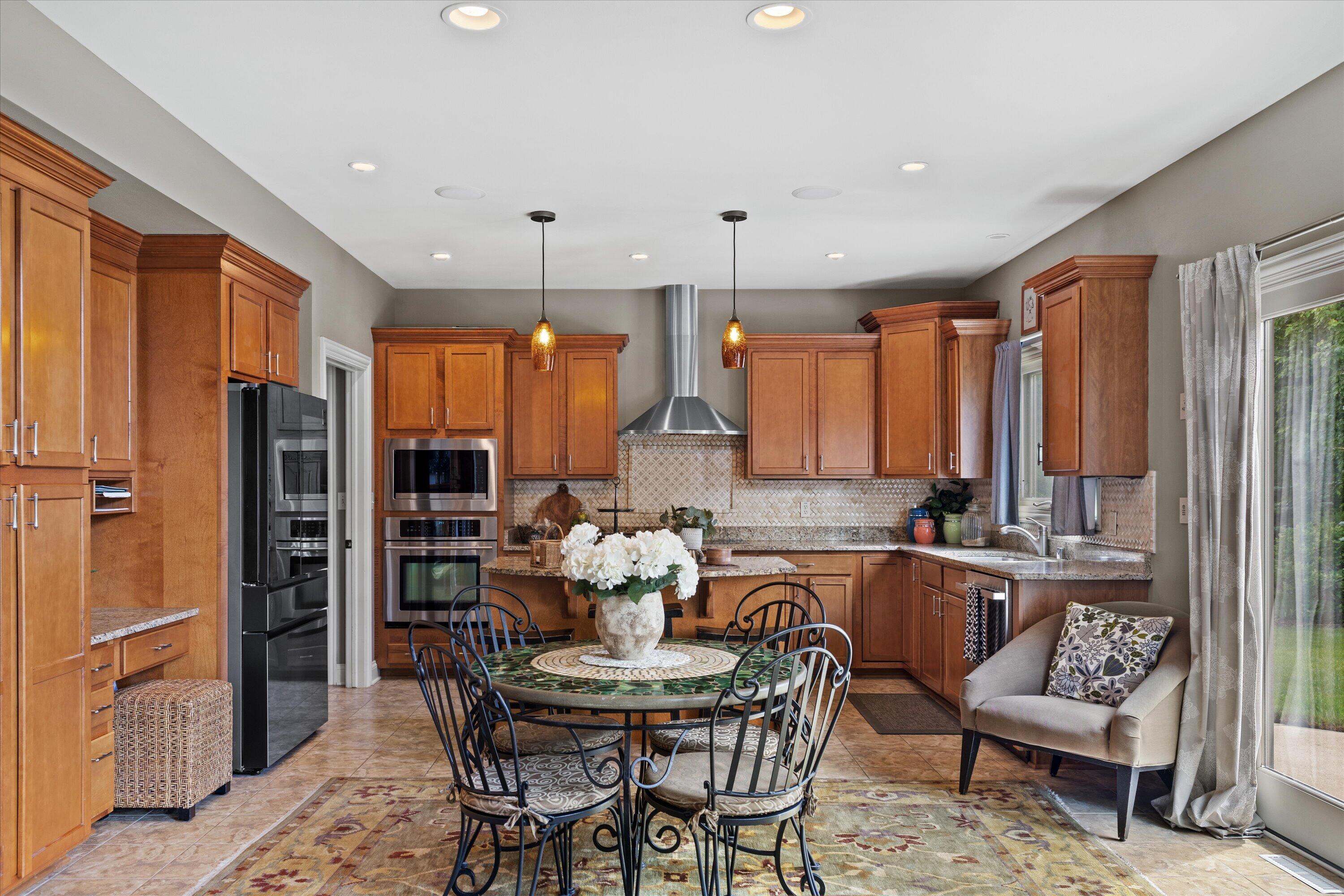 1822 Coach House Court Racine, WI 53406 - Photo 12 of 33 Kitchen