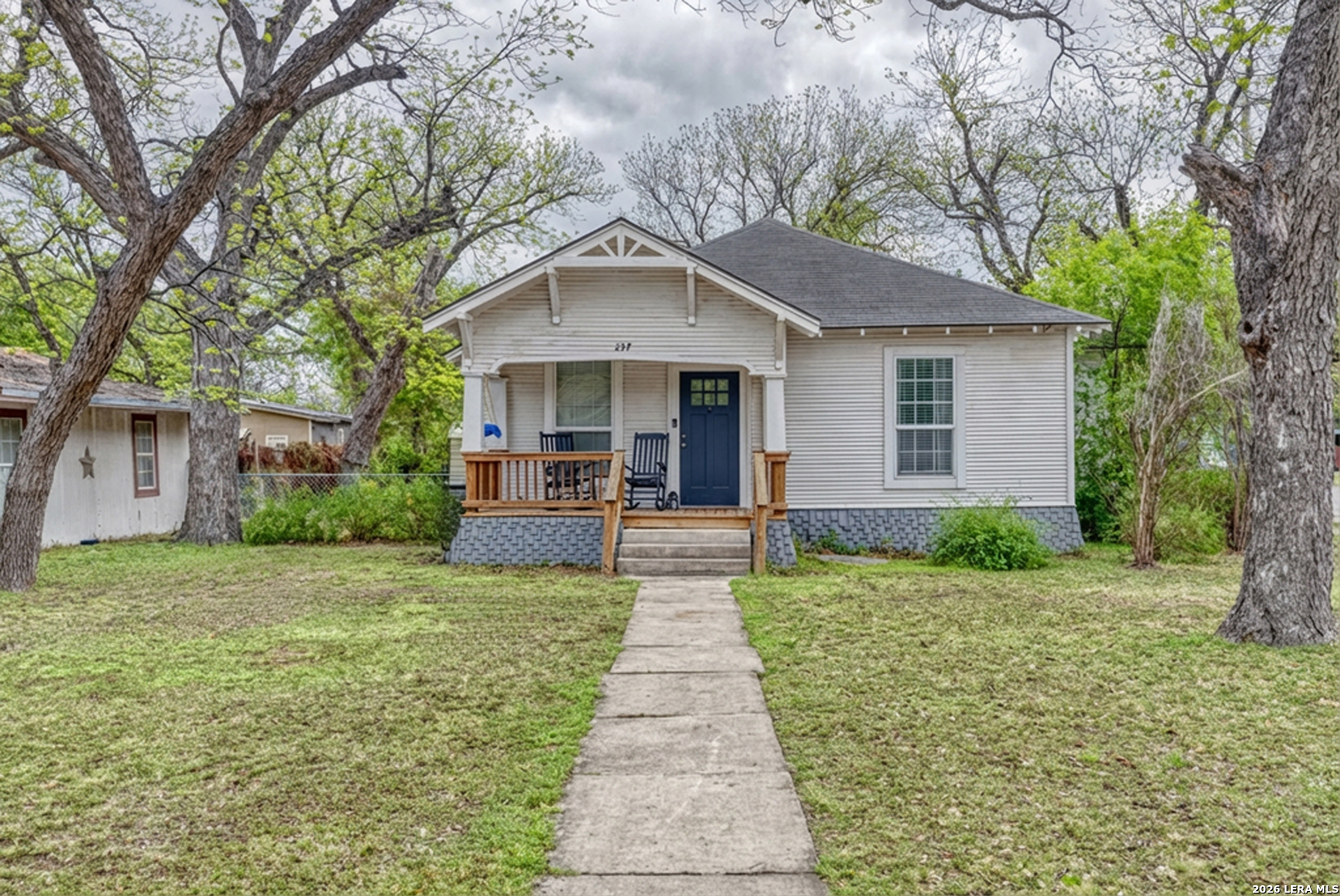 237 West Oak Street Uvalde, TX 78801 - Photo 1 of 28