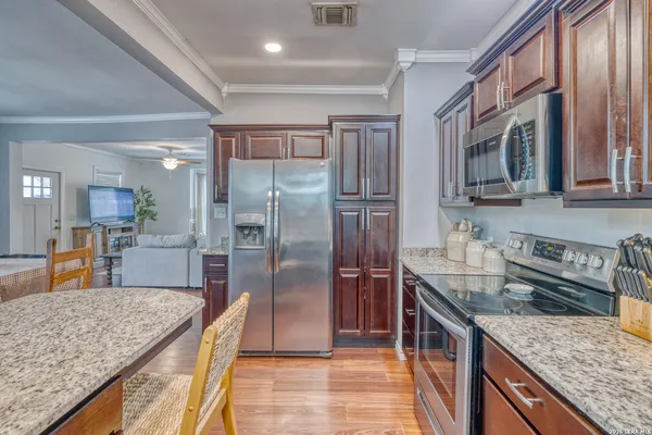 $249,900 | 237 West Oak Street, Uvalde, TX 78801