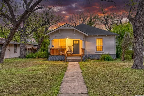 $249,900 | 237 West Oak Street, Uvalde, TX 78801