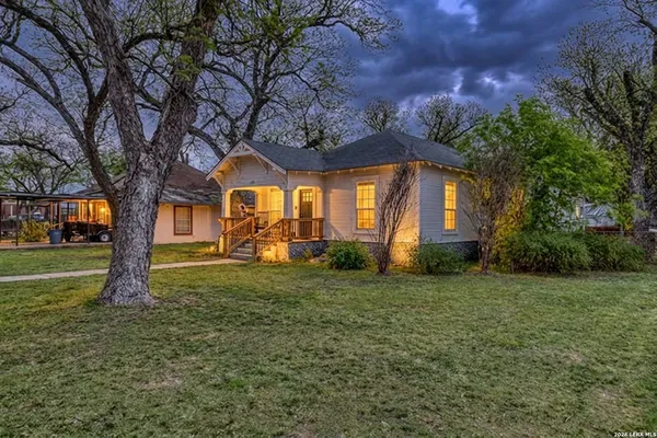 $249,900 | 237 West Oak Street, Uvalde, TX 78801