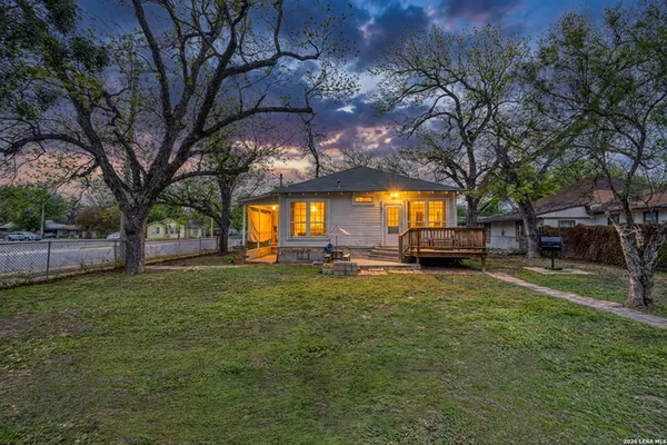 $249,900 | 237 West Oak Street, Uvalde, TX 78801