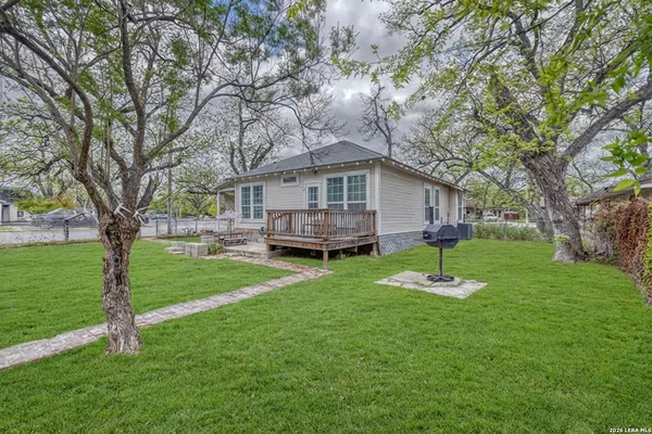 $249,900 | 237 West Oak Street, Uvalde, TX 78801