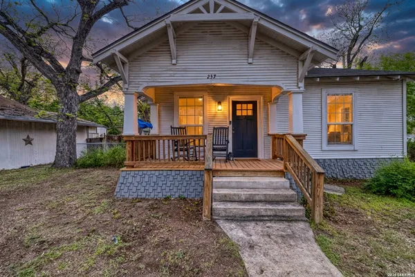 $249,900 | 237 West Oak Street, Uvalde, TX 78801