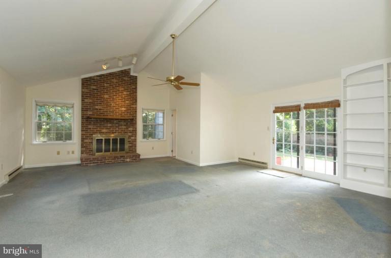 5222 Light Street Springfield, VA 22151 - Photo 14 of 28 Great Room