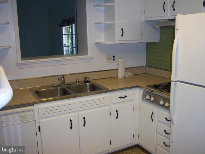 5222 Light Street Springfield, VA 22151 - Photo 5 of 28 Kitchen