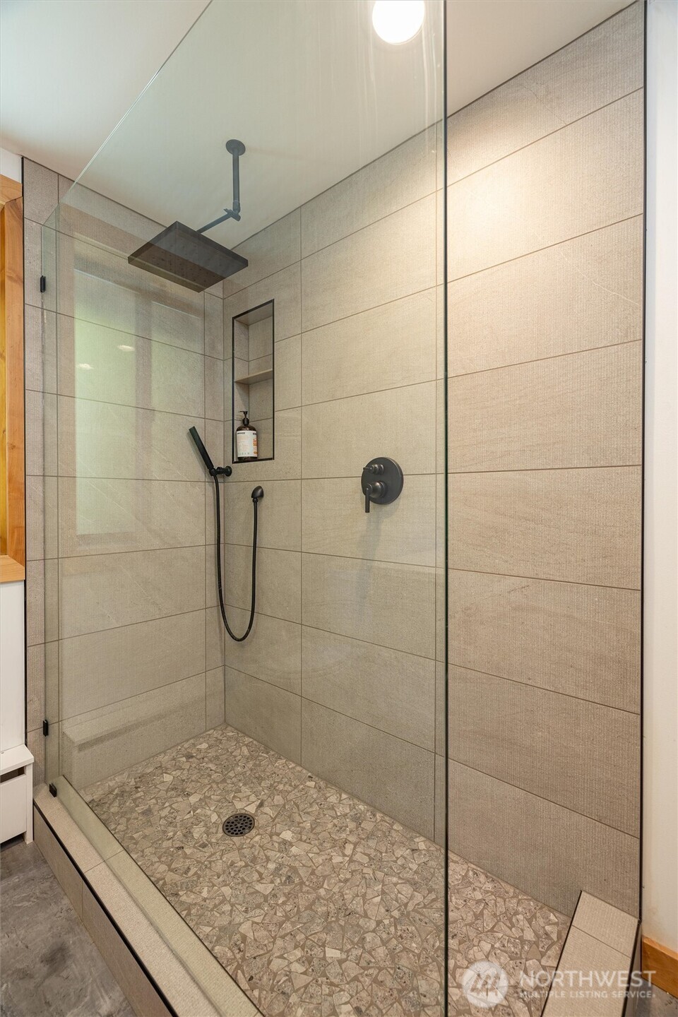 7577 Canyon View Drive Deming, WA 98244 - Photo 17 of 40 a bathroom with a shower