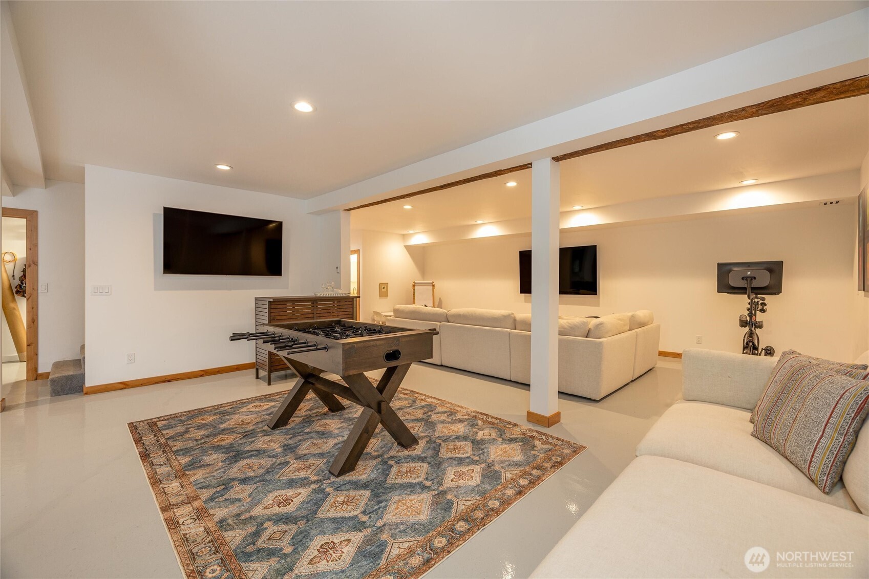 7577 Canyon View Drive Deming, WA 98244 - Photo 24 of 40 a living room with furniture and a flat screen tv
