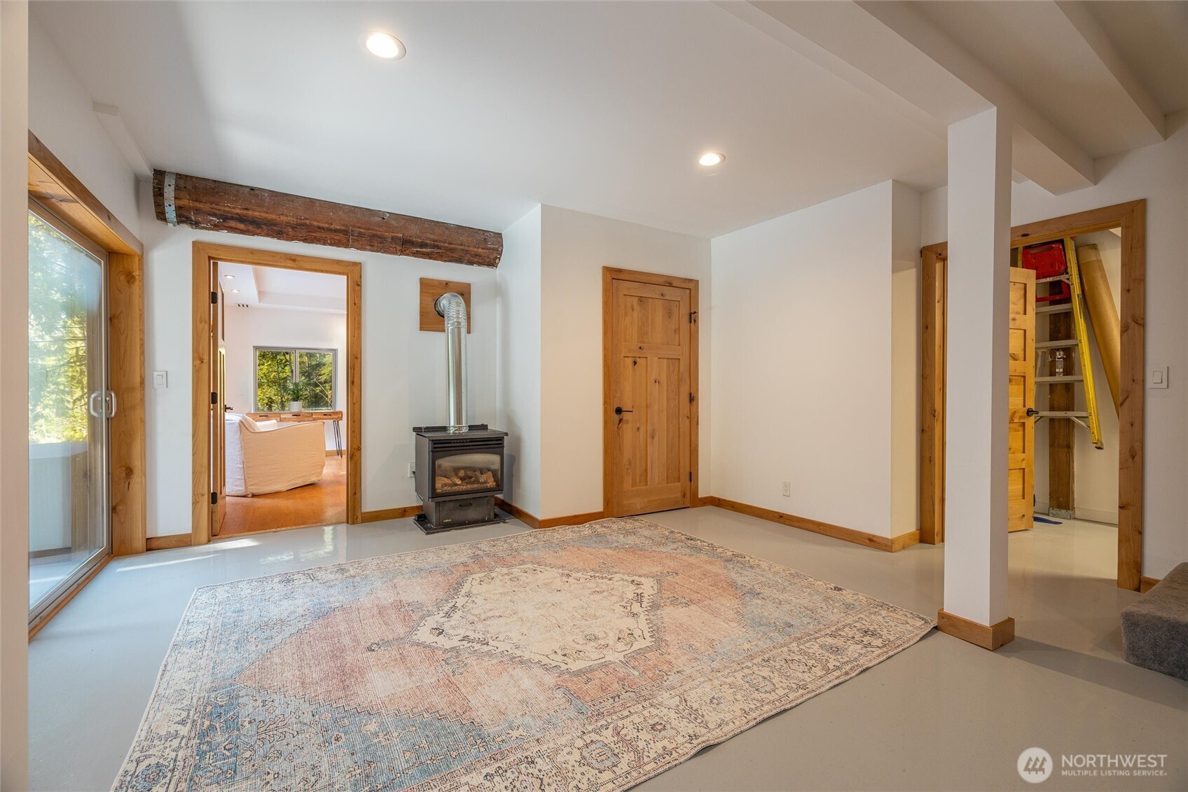 7577 Canyon View Drive Deming, WA 98244 - Photo 28 of 40 an empty room with windows and closet