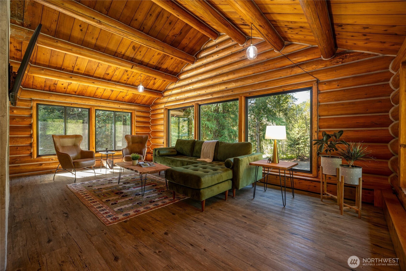 7577 Canyon View Drive Deming, WA 98244 - Photo 3 of 40 a living room with furniture and wooden floor