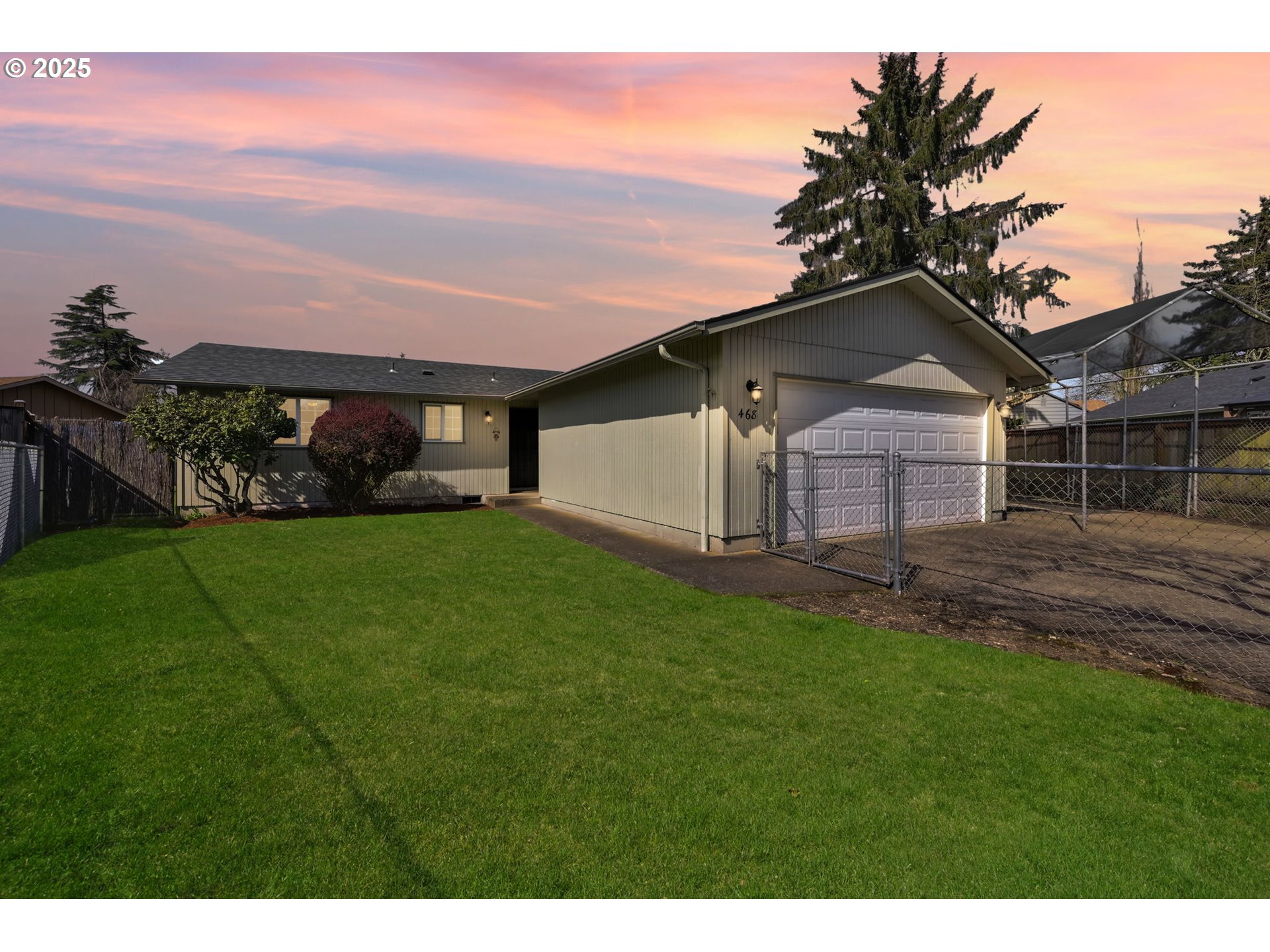 468 North 55th Street Springfield, OR 97478 - Photo 1 of 40 a view of a yard in front of a house with a large tree