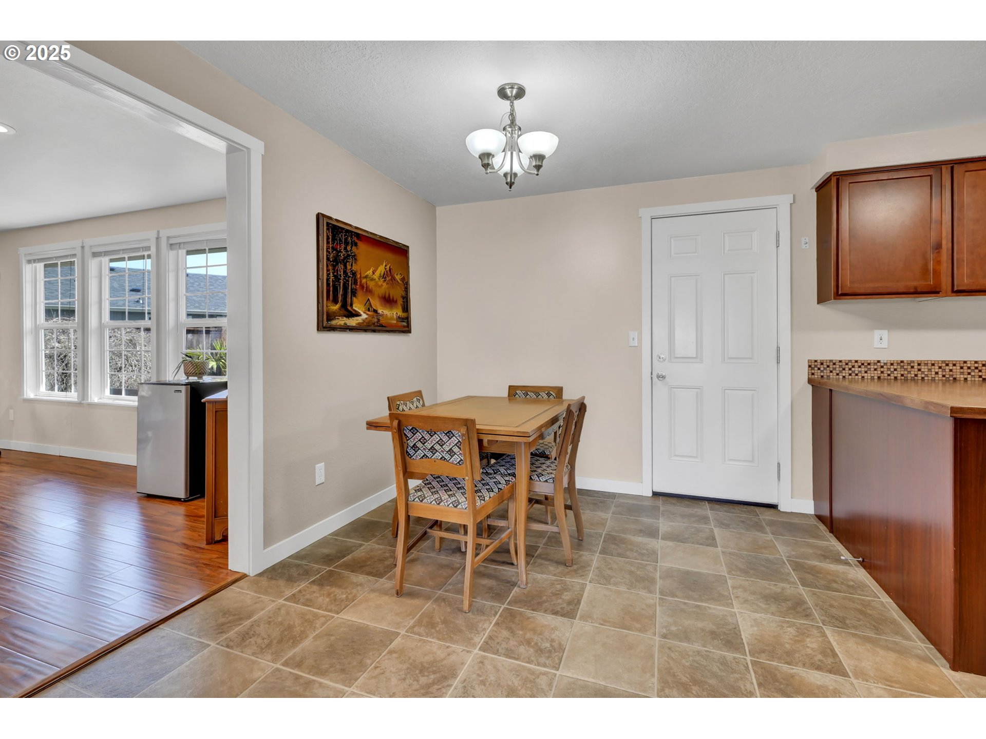 468 North 55th Street Springfield, OR 97478 - Photo 9 of 40 a dining room with furniture and window