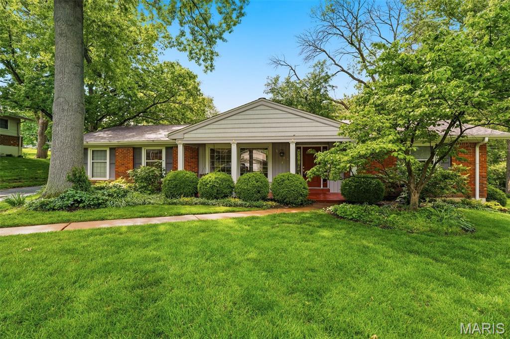 259 White Tree Lane Ballwin, MO 63011 - Photo 2 of 36