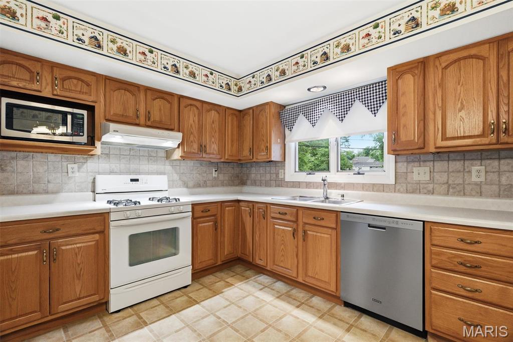 259 White Tree Lane Ballwin, MO 63011 - Photo 7 of 36