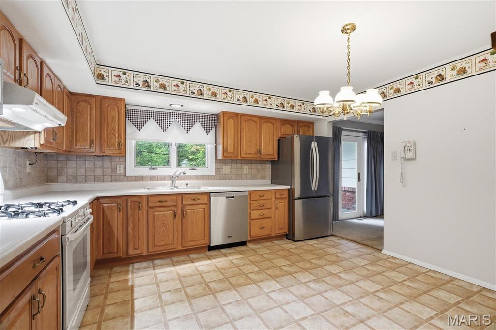 259 White Tree Lane Ballwin, MO 63011 - Photo 8 of 36