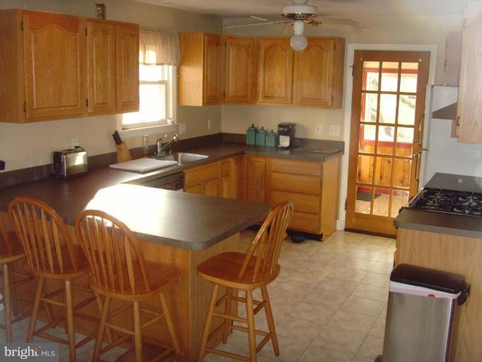 40 Mansion Road Linthicum Heights, MD 21090 - Photo 8 of 12 Kitchen/Family Room