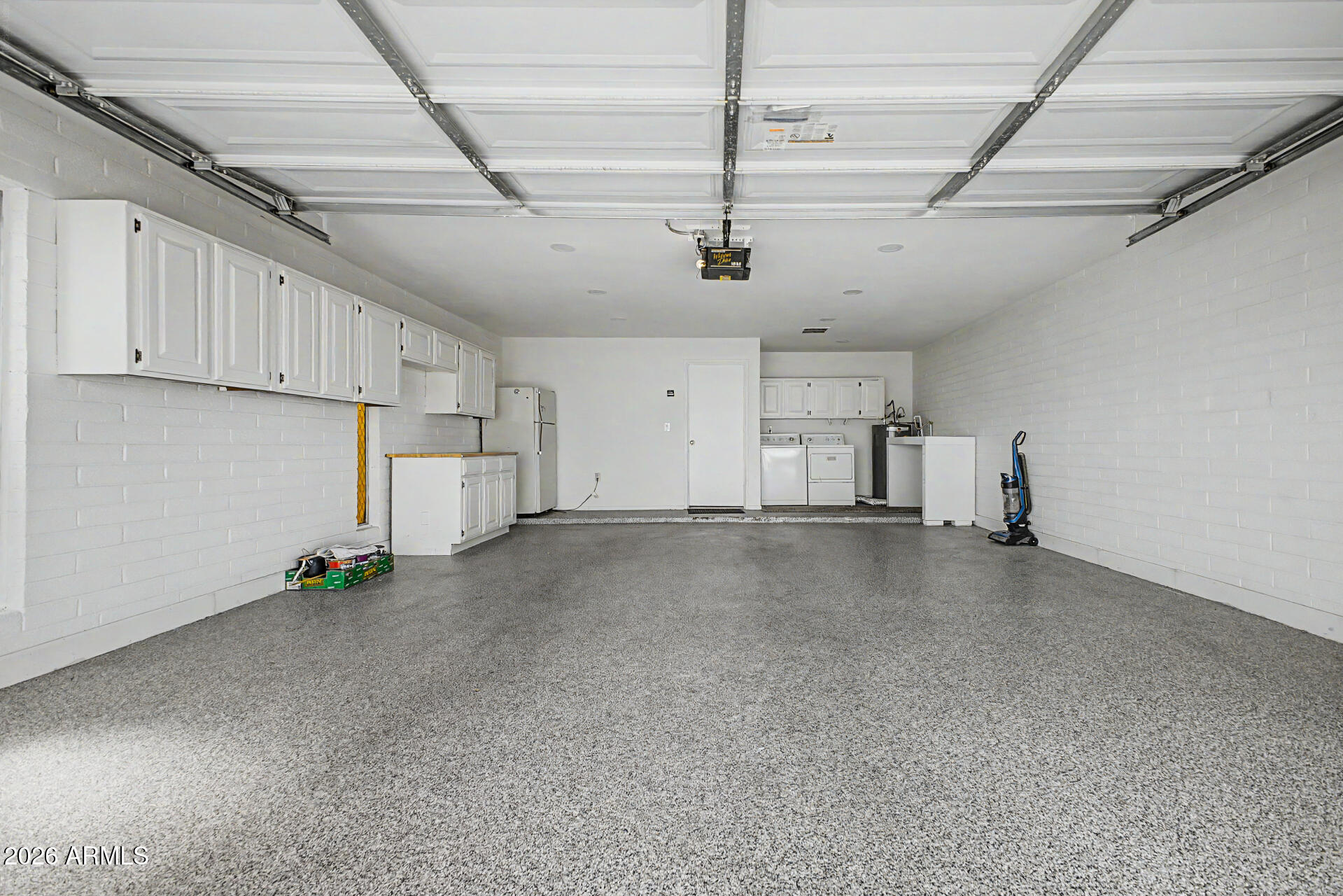 621 East Calavar Road Phoenix, AZ 85022 - Photo 31 of 41 Garage