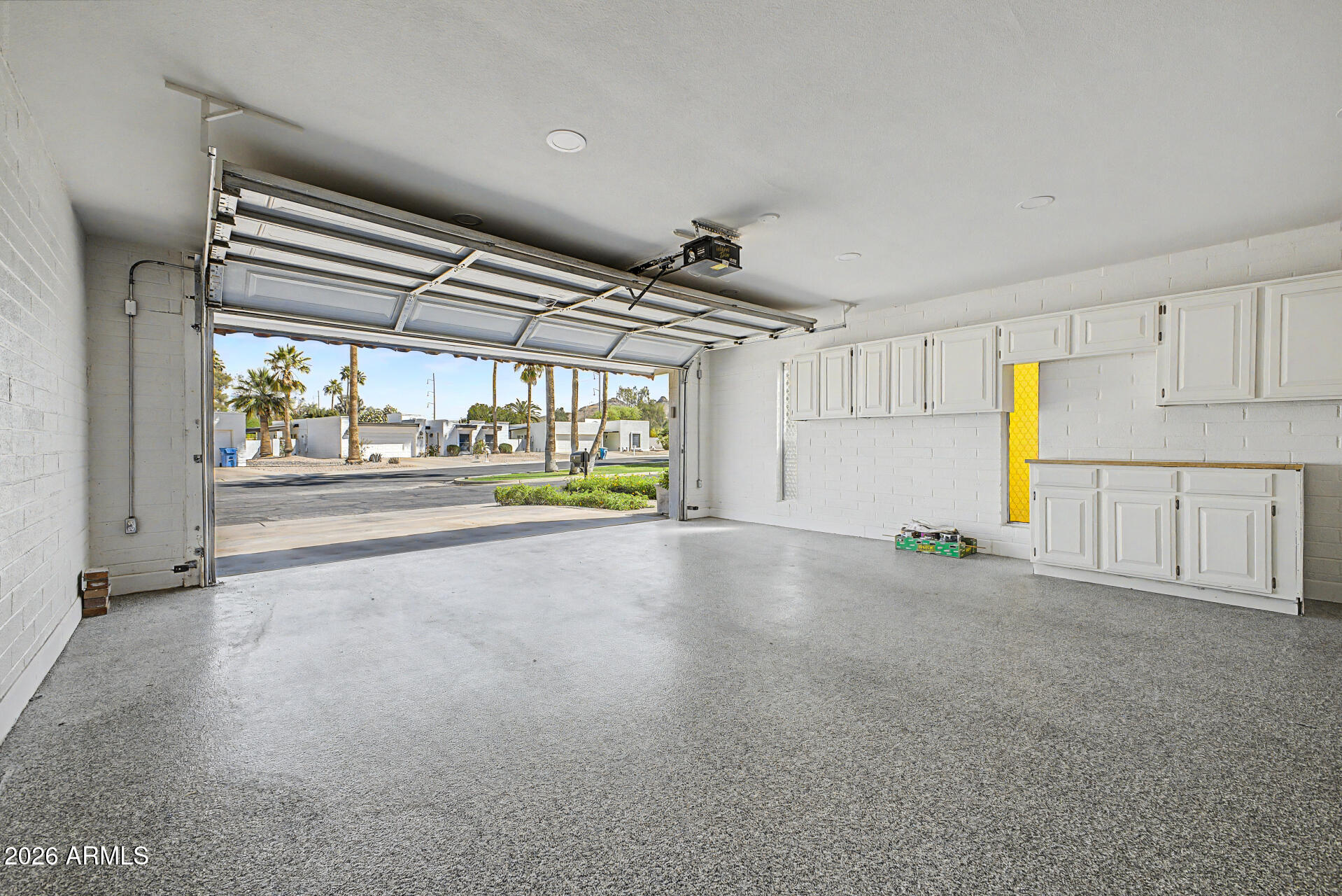 621 East Calavar Road Phoenix, AZ 85022 - Photo 32 of 41 Garage