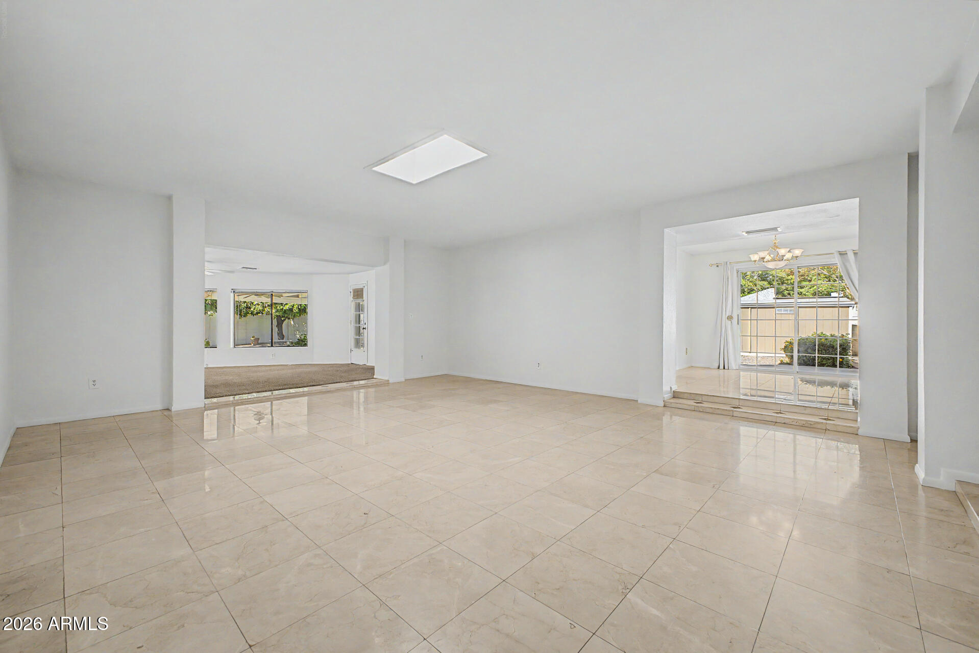 621 East Calavar Road Phoenix, AZ 85022 - Photo 6 of 41 Living Room
