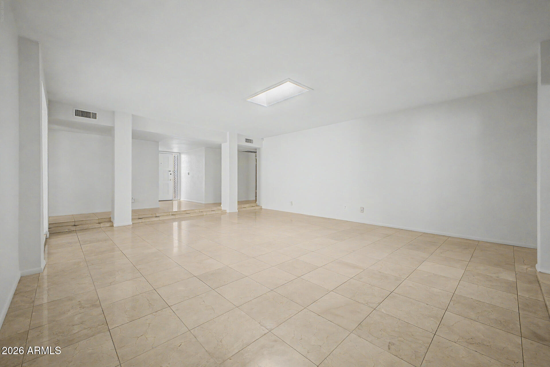 621 East Calavar Road Phoenix, AZ 85022 - Photo 7 of 41 Living Room