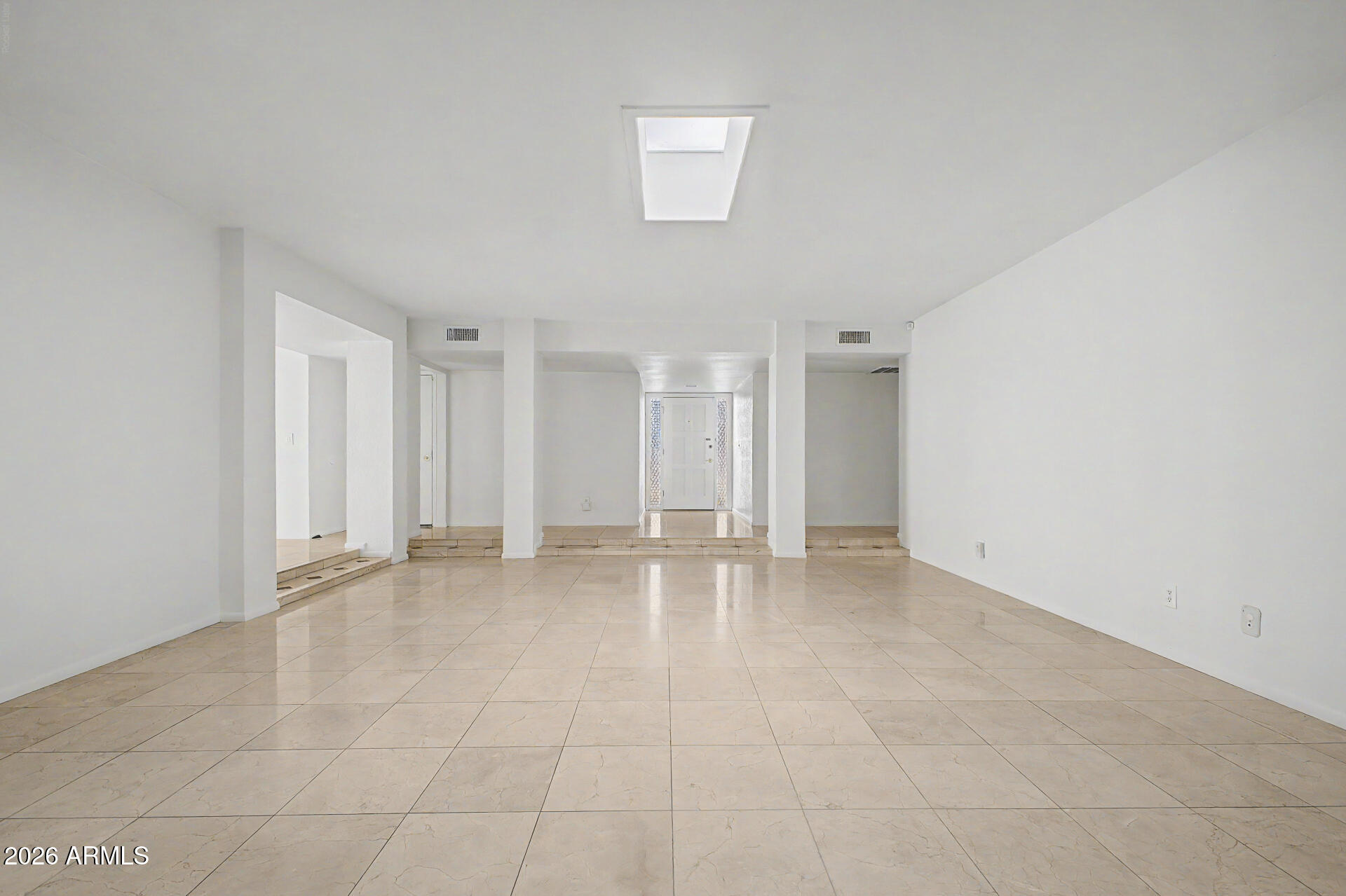 621 East Calavar Road Phoenix, AZ 85022 - Photo 8 of 41 Living Room