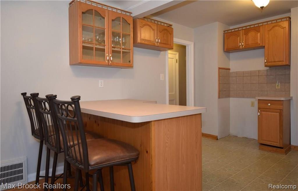1957 Harvard Road Berkley, MI 48072 - Photo 4 of 15