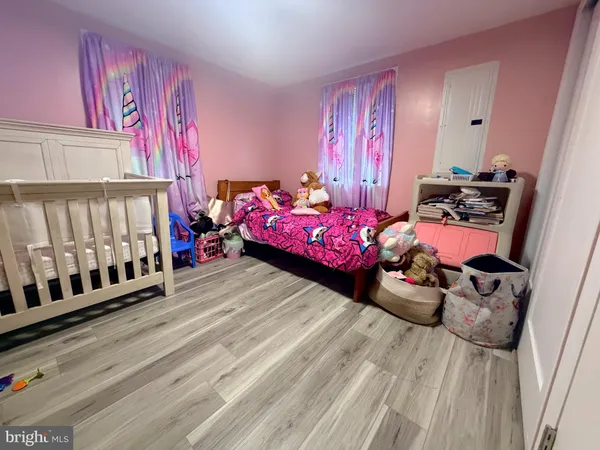 a view of a house with a back yard