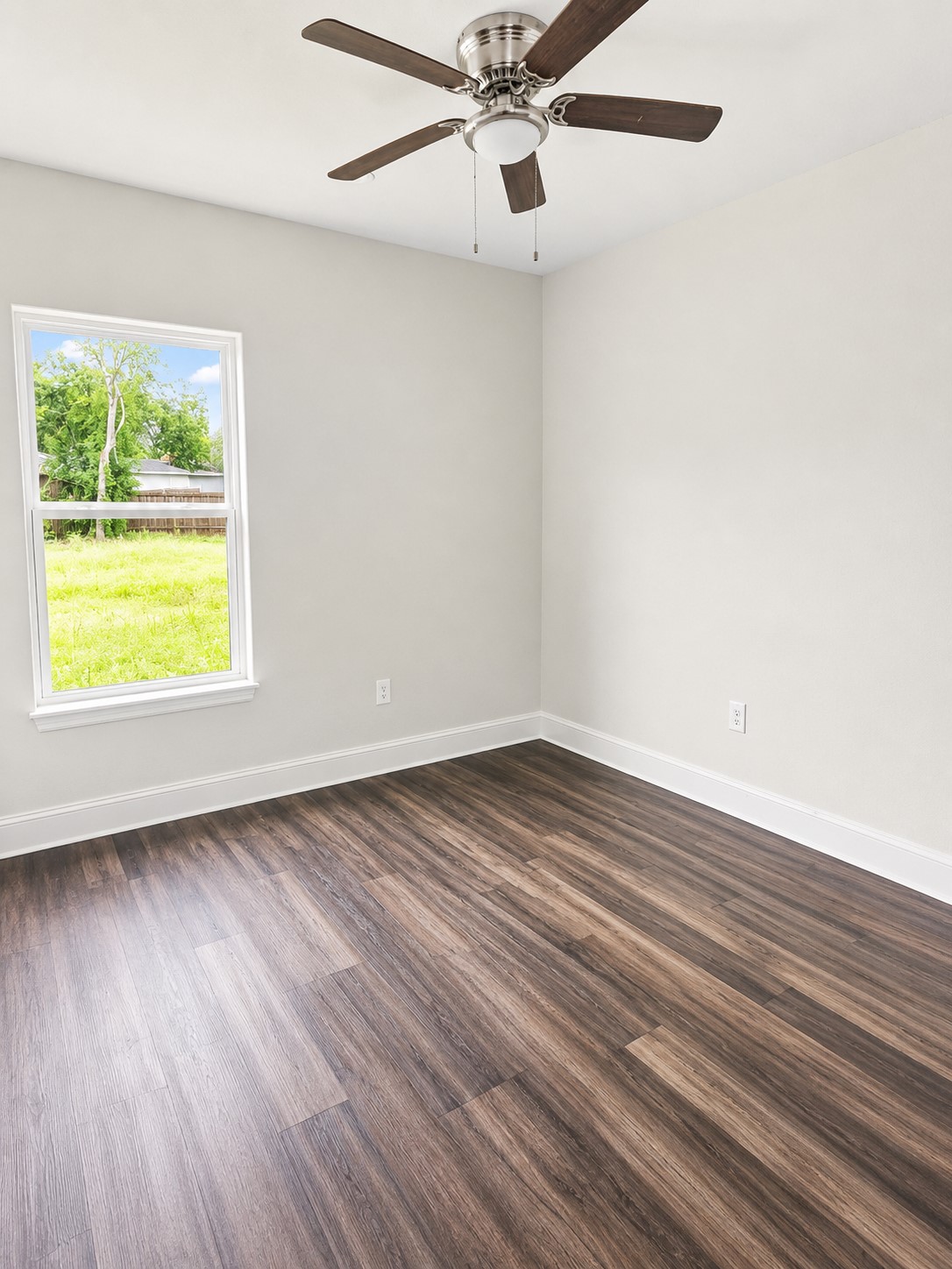 904 East Austin Street Luling, TX 78648 - Photo 7 of 12 2nd bed