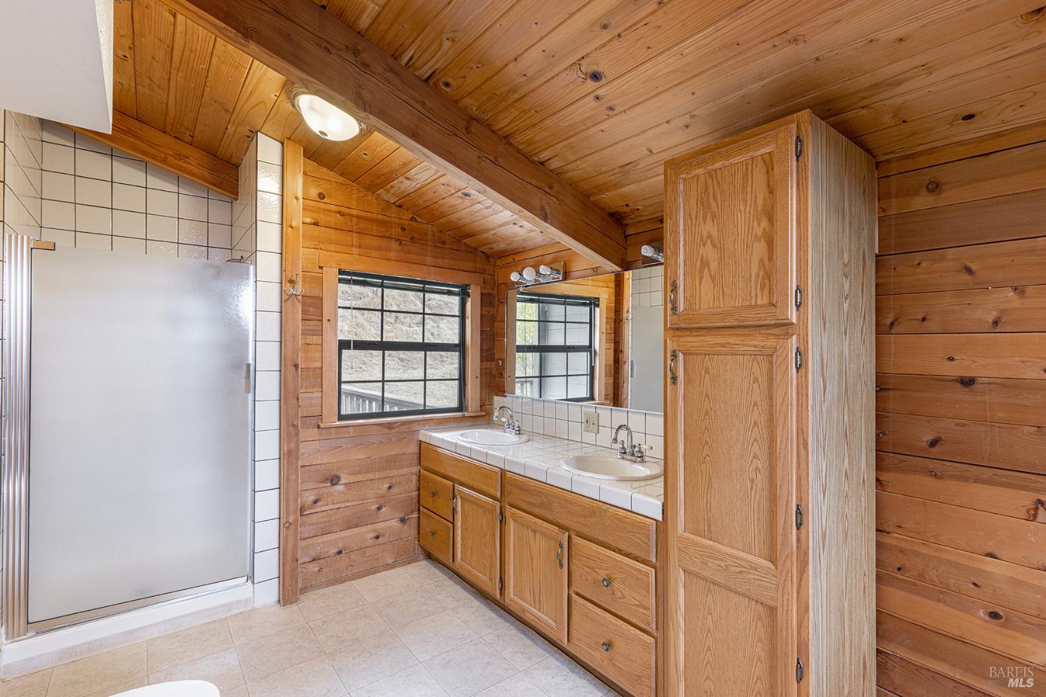 1450 Sproul Avenue Napa, CA 94559 - Photo 15 of 43 a utility room with dryer and washer