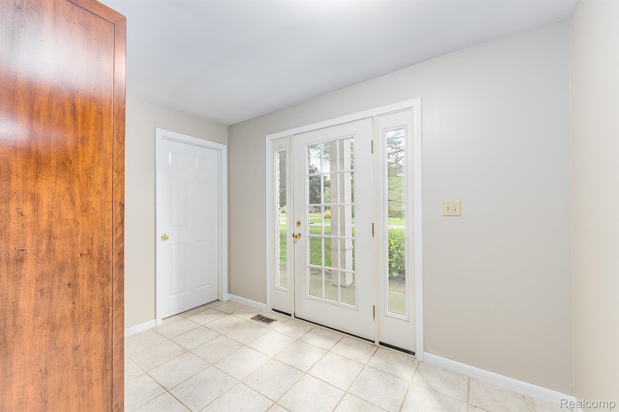 131 Robin Court Howell, MI 48855 - Photo 15 of 23 PP_SB102119-115.jpg