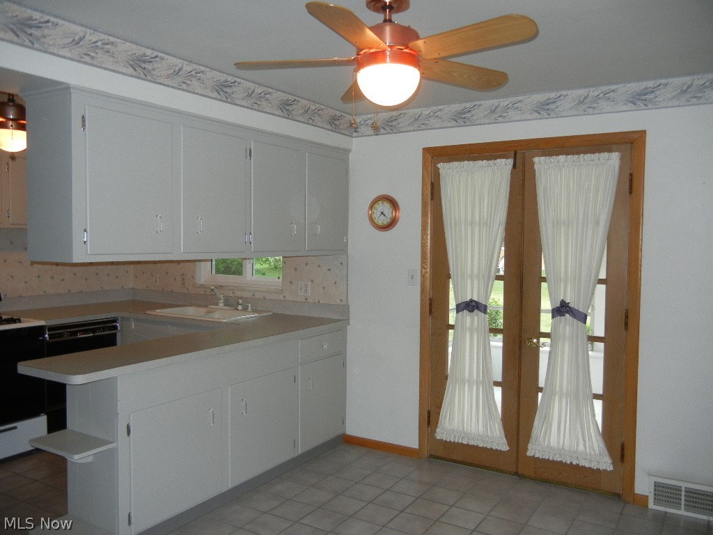 7436 Midland Road Independence, OH 44131 - Photo 4 of 22 Eat in kitchen with ceramic tiled floor....