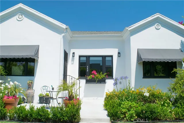 a view of a entryway door of the house