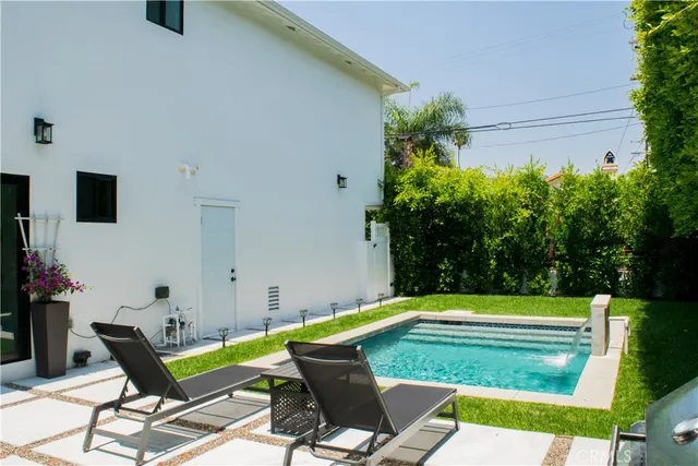 $2,850,000 | 542 North Kilkea Drive, Los Angeles, CA 90048